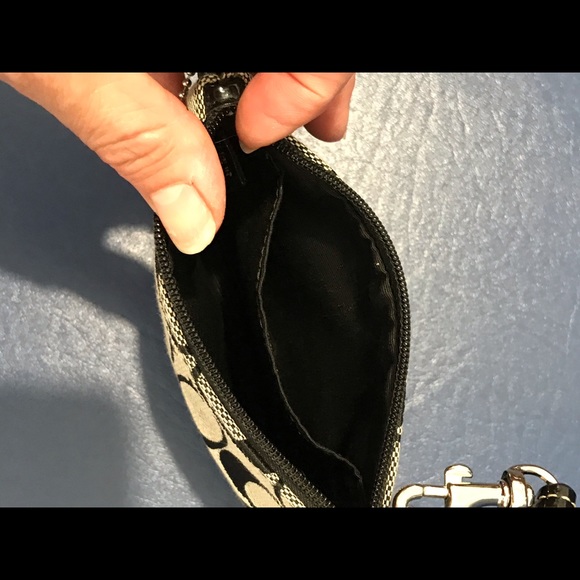 Coach black signature wristlet - Picture 6 of 8